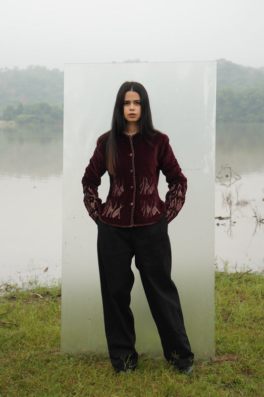 “Kiara women’s embroidered suede jacket with zari work in burgundy” 
"Women Burgundy Suede Jacket with Zari Work Detailed and Hand Stitched"