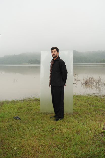 This black Luna unisex denim jacket is embroidered with wool.